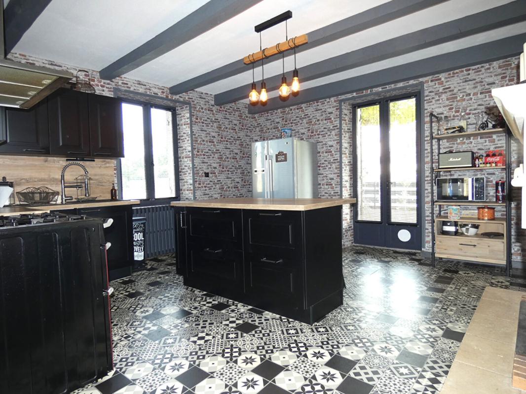 HAUTEFORT Maison en pierre 215 m2 / 5 chambres / sous-sol / terrain 6000m² 8