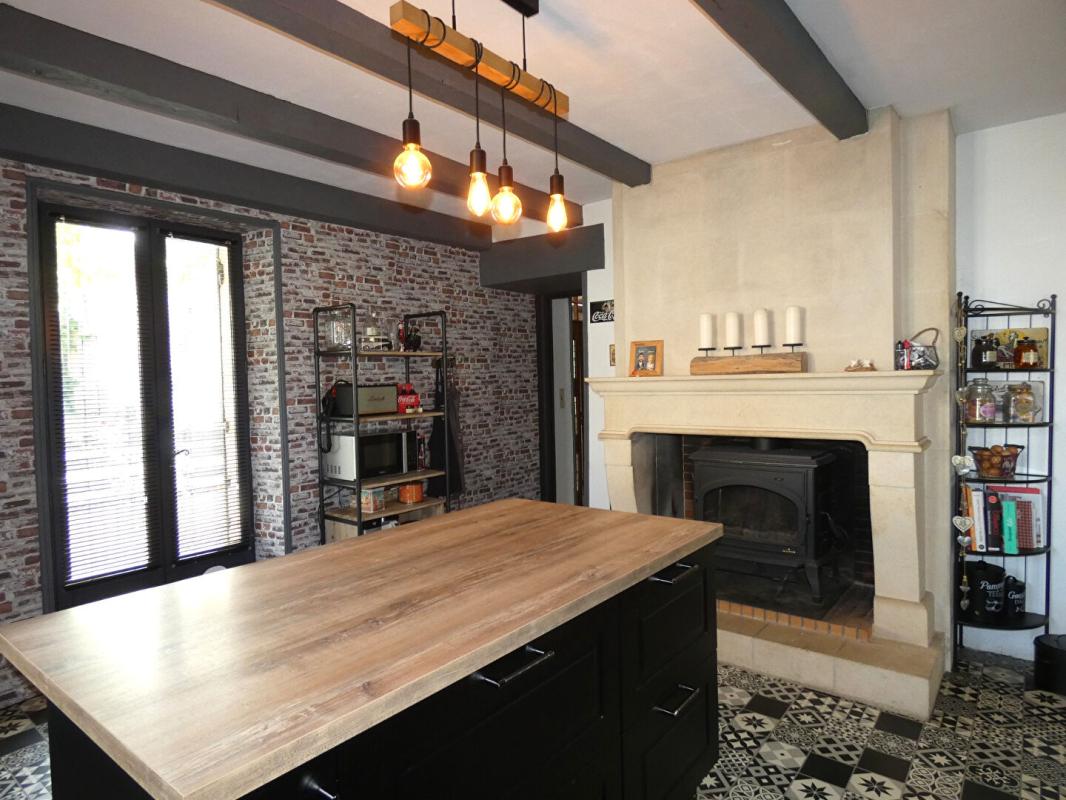HAUTEFORT Maison en pierre 215 m2 / 5 chambres / sous-sol / terrain 6000m² 9