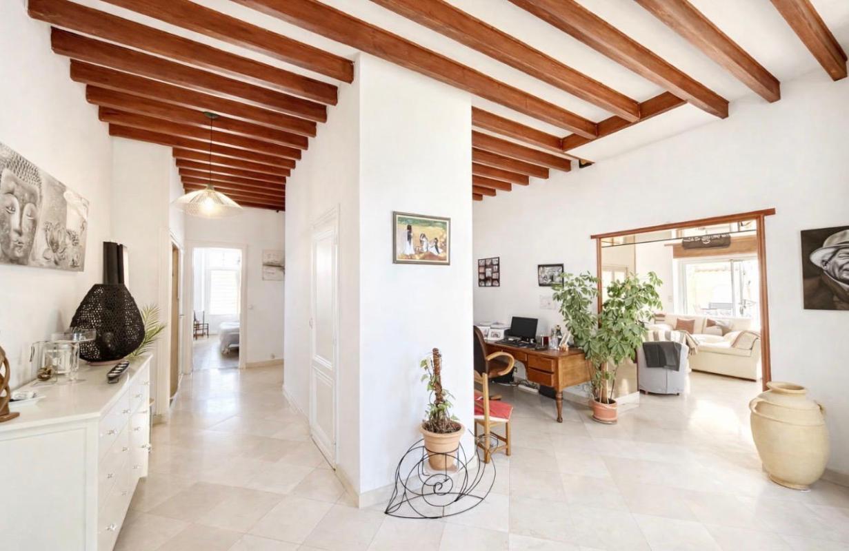 MARSAS 10 kms  de Saint-André de Cubzac :  Girondine R+1 en pierre en mitoyenneté 215 m2 sur 1326 m2 environ de terrain - Cuisine indépendante aménagée et équipée ? Grand Salon - Grand Séjour avec cheminée en pierre - 4 chambres dont 2 suites parentales - Piscin 7
