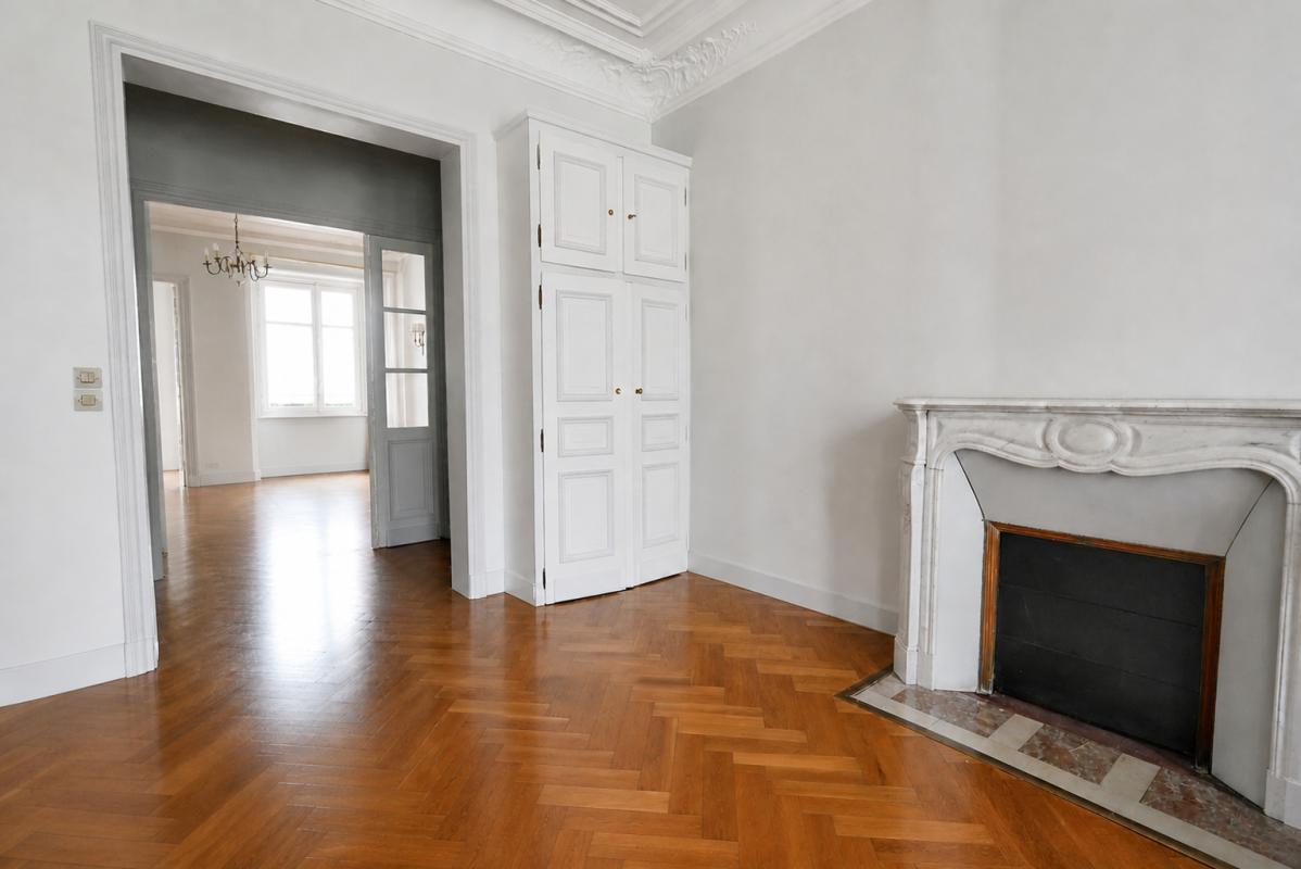 PARIS-17E-ARRONDISSEMENT Paris Ternes-Bayen 4 pièces 105m² - 2/3 chambres 2
