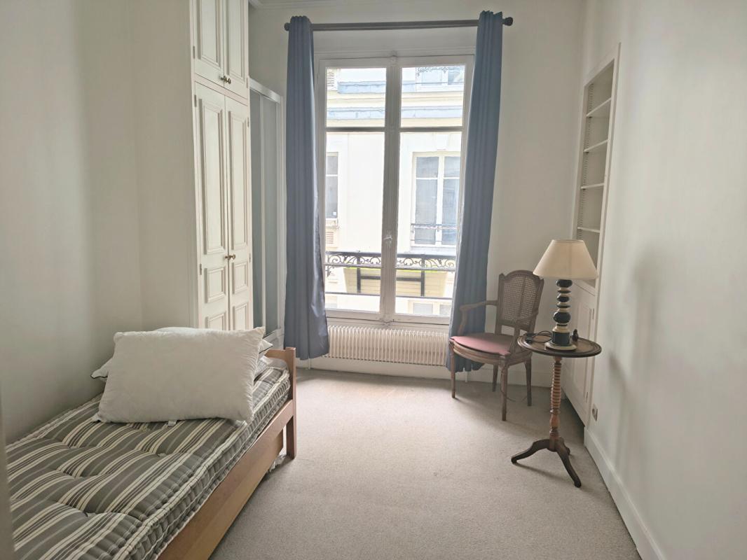 PARIS-17E-ARRONDISSEMENT Paris Ternes-Bayen 4 pièces 105m² - 2/3 chambres 6