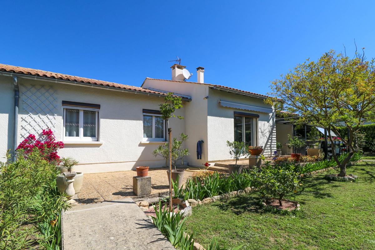 UZES Villa rénovée avec jardin à pied du centre d'Uzès 1