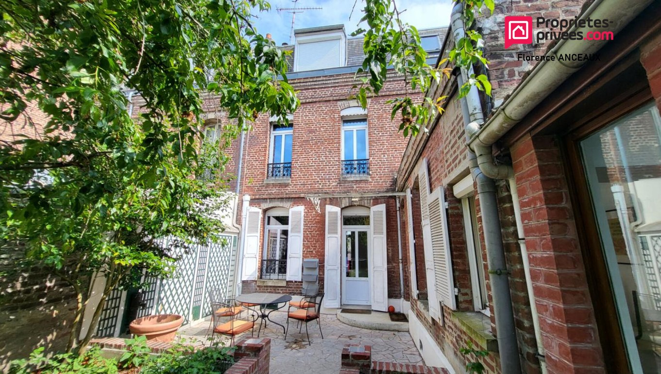 SAINT-QUENTIN BELLE MAISON HYPER CENTRE-2 GARAGES-JARDIN 1