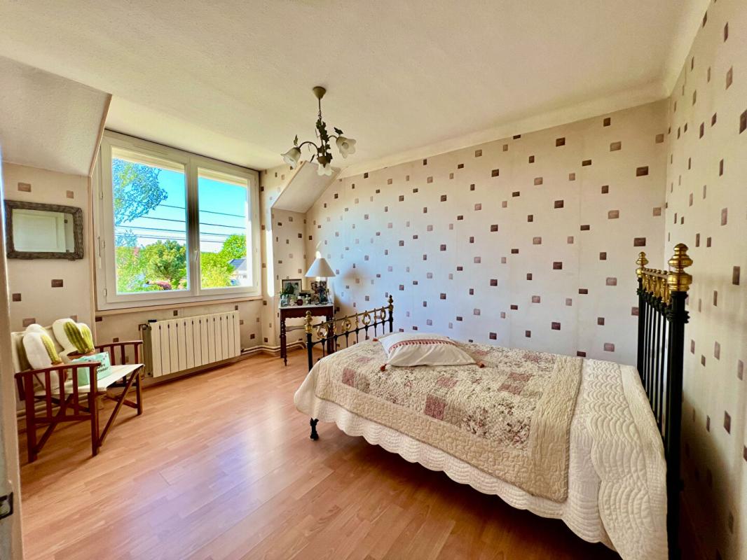 GARCHIZY Maison Garchizy 7 pièce(s) 205 m2 sur un parc de 5961m2 2