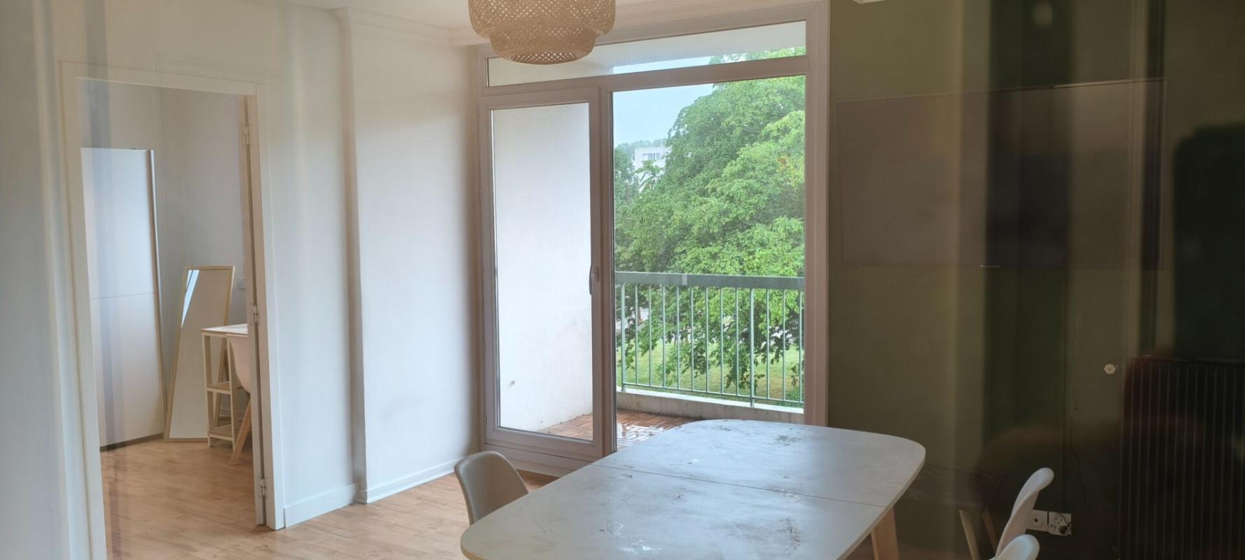 SAINT-BRIEUC Exclusivité ! Vente interactive, APPEL d'OFFRES. Côtes d'Armor 22000 SAINT-BRIEUC. 2 lots, appartement 3 chambres avec cave et balcon 2