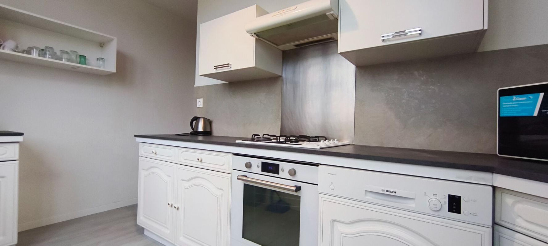 SAINT-BRIEUC Exclusivité ! Vente interactive, APPEL d'OFFRES. Côtes d'Armor 22000 SAINT-BRIEUC. 2 lots, appartement 3 chambres avec cave et balcon 5