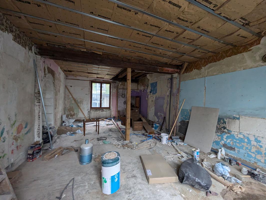 LA CHARITE-SUR-LOIRE Proche prieuré, immeuble 3 appartements + local commercial (actuellement loué) 10