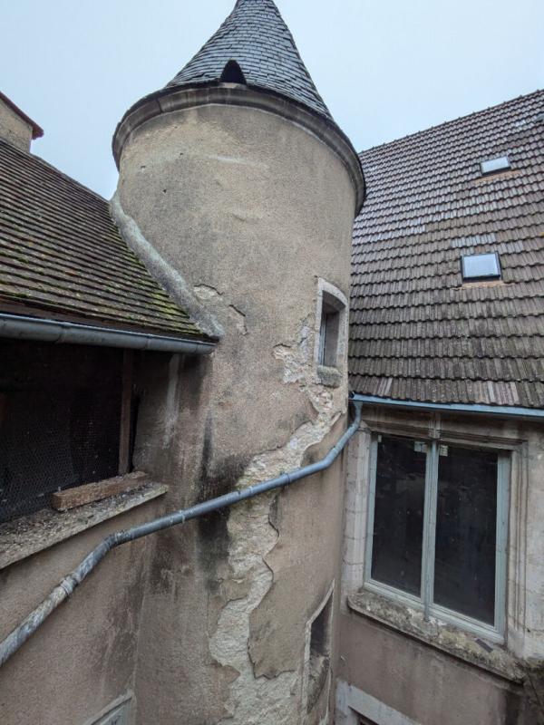 LA CHARITE-SUR-LOIRE Proche prieuré, immeuble 3 appartements + local commercial (actuellement loué) 12