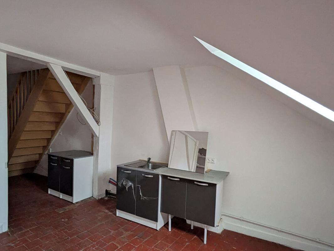 LA CHARITE-SUR-LOIRE Proche prieuré, immeuble 3 appartements + local commercial (actuellement loué) 15