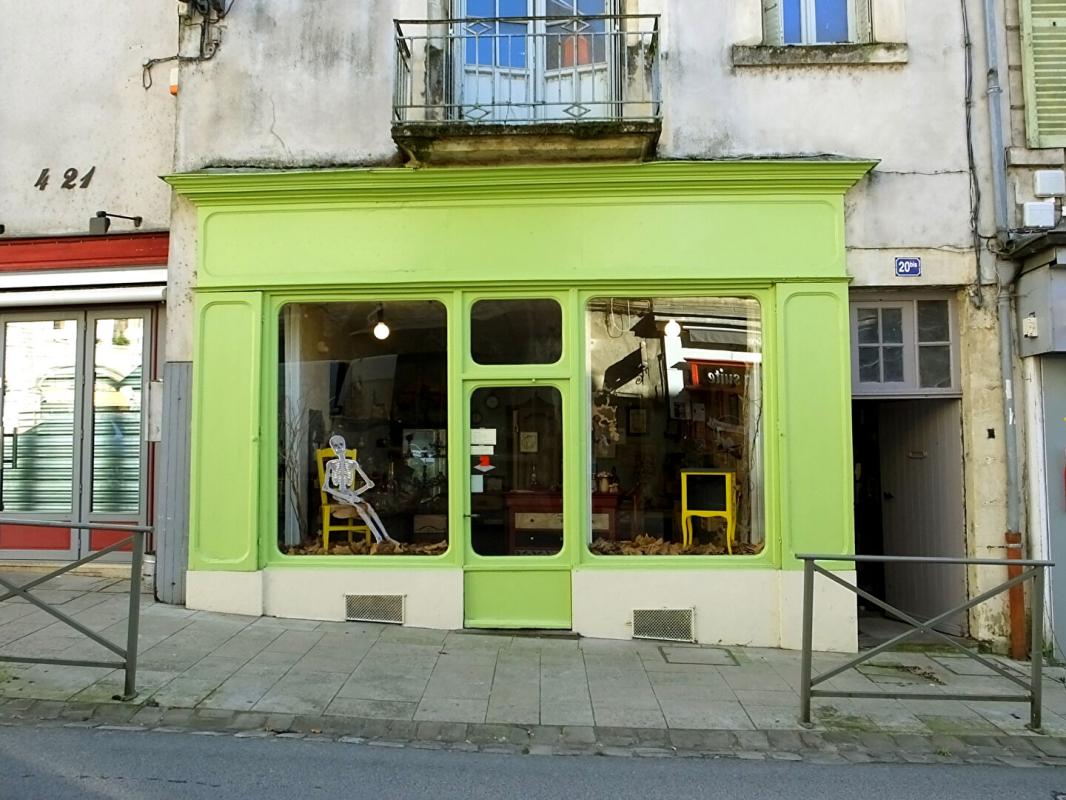 LA CHARITE-SUR-LOIRE Proche prieuré, immeuble 3 appartements + local commercial (actuellement loué) 18