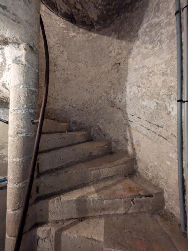 LA CHARITE-SUR-LOIRE Proche prieuré, immeuble 3 appartements + local commercial (actuellement loué) 6