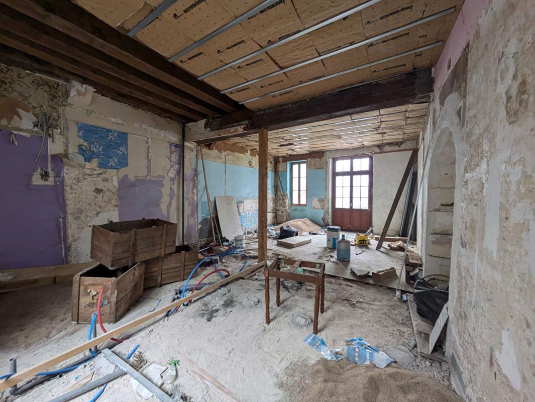LA CHARITE-SUR-LOIRE Proche prieuré, immeuble 3 appartements + local commercial (actuellement loué) 9