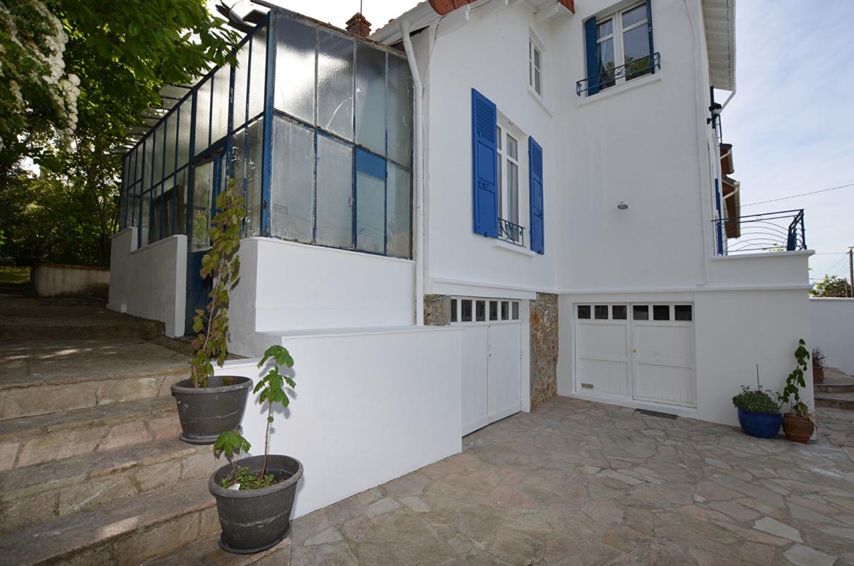 SAINTE-GENEVIEVE-DES-BOIS Maison Sainte Genevieve Des Bois 5 pièces 90 m² 10