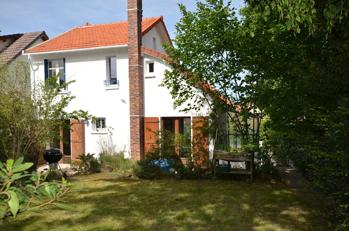SAINTE-GENEVIEVE-DES-BOIS Maison Sainte Genevieve Des Bois 5 pièces 90 m² 2