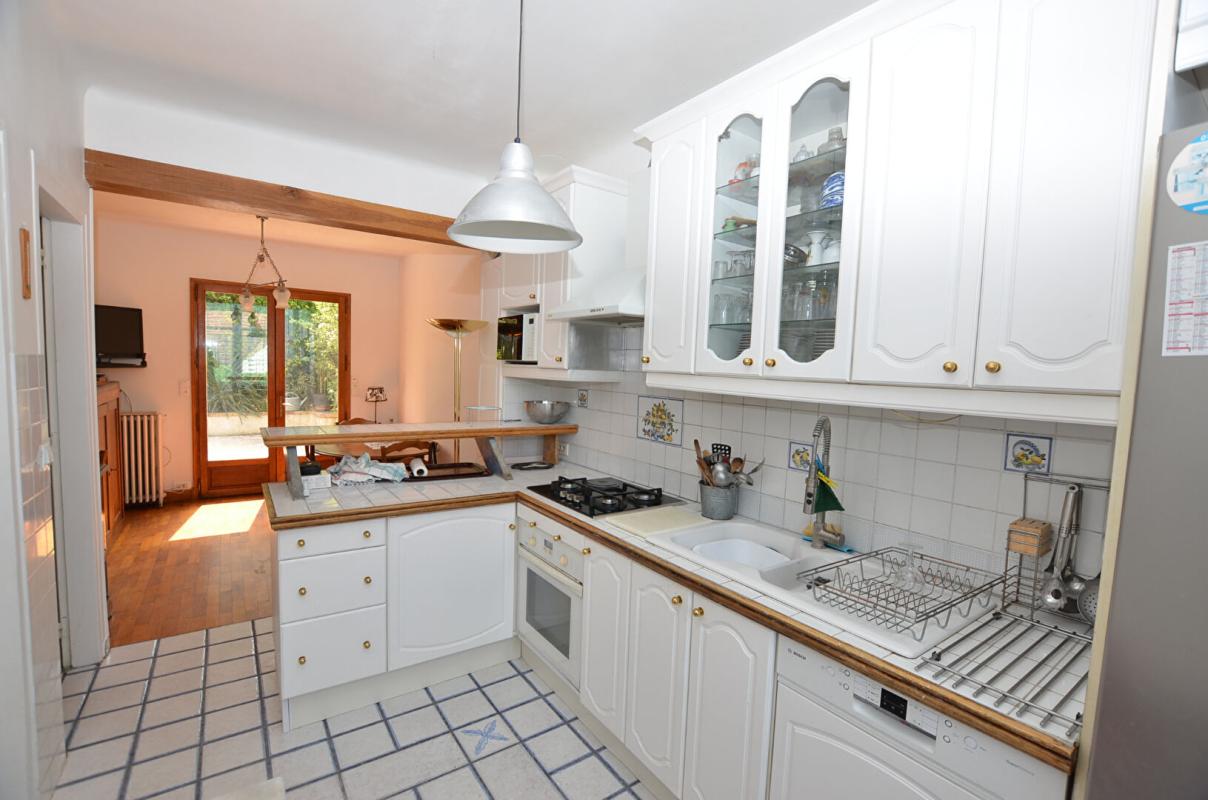 SAINTE-GENEVIEVE-DES-BOIS Maison Sainte Genevieve Des Bois 5 pièces 90 m² 6