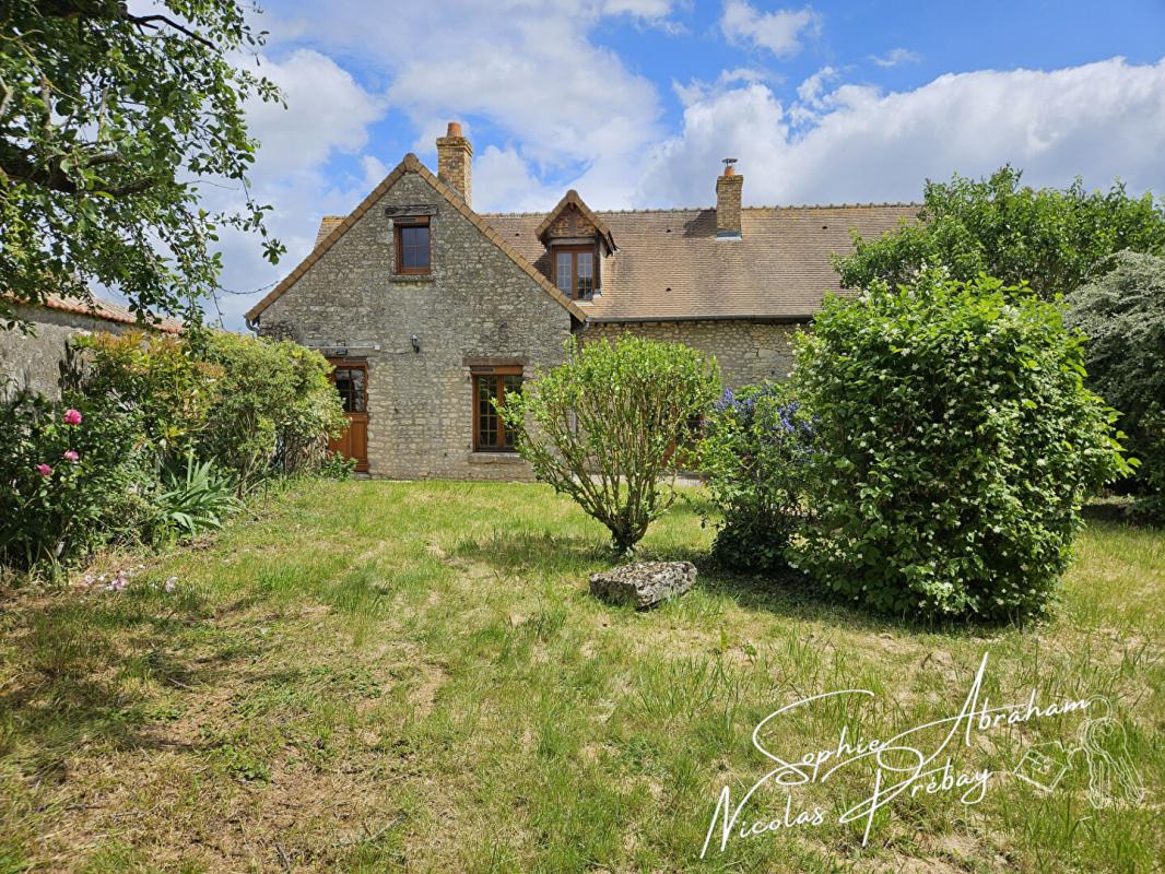 TOURY Maison en pierres avec cour et jardin 12