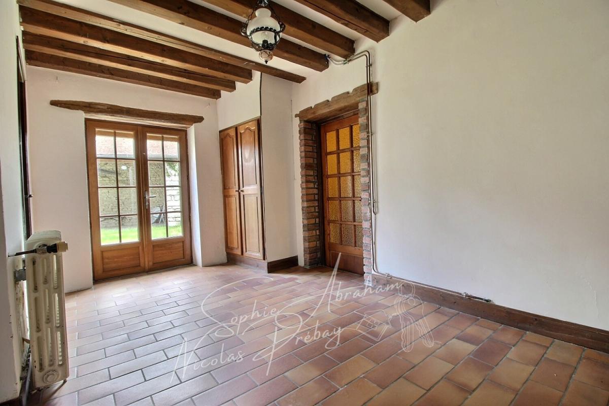 TOURY Maison en pierres avec cour et jardin 6