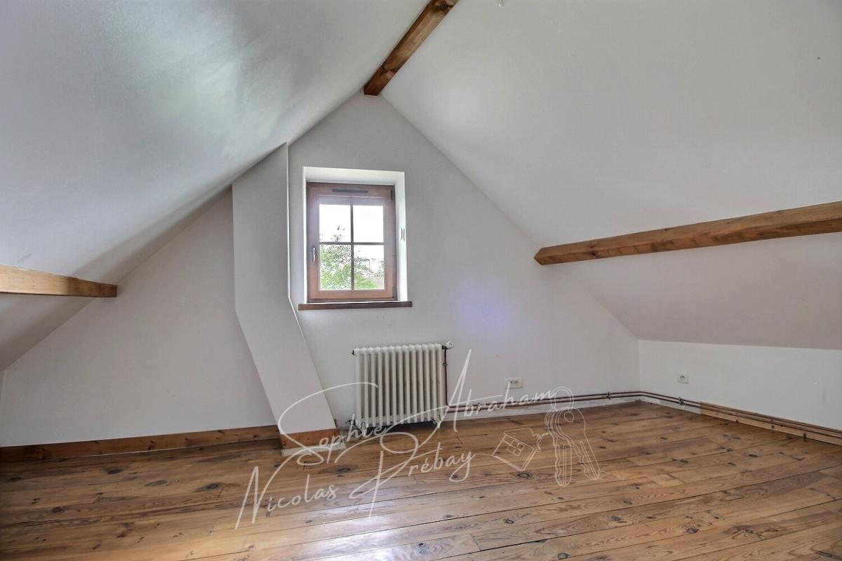 TOURY Maison en pierres avec cour et jardin 9