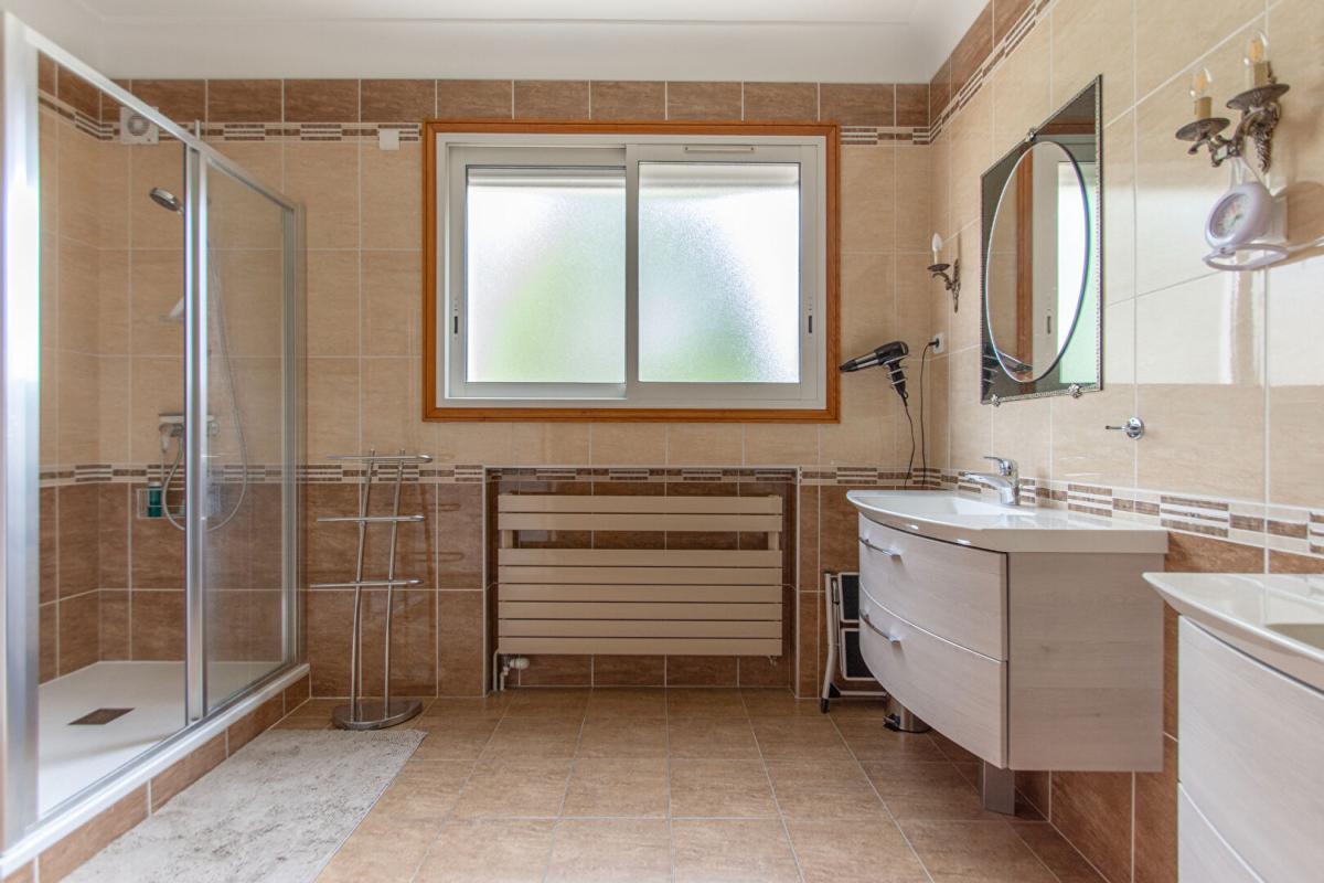 BRETIGNY-SUR-ORGE Maison Bretigny Sur Orge 11 pièce(s) 232 m2 12