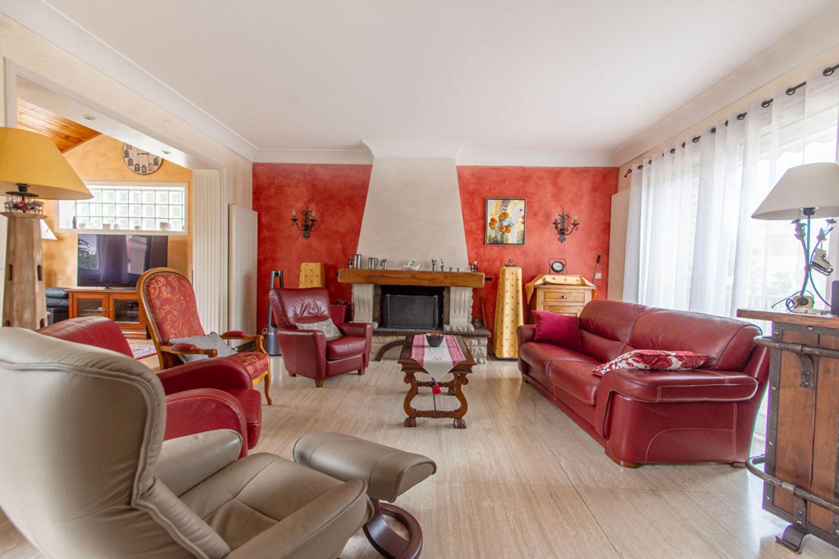 BRETIGNY-SUR-ORGE Maison Bretigny Sur Orge 11 pièce(s) 232 m2 7
