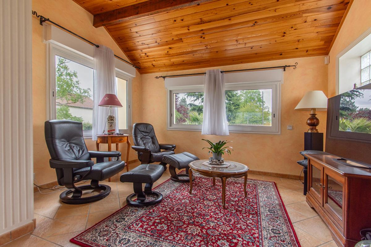 BRETIGNY-SUR-ORGE Maison Bretigny Sur Orge 11 pièce(s) 232 m2 8