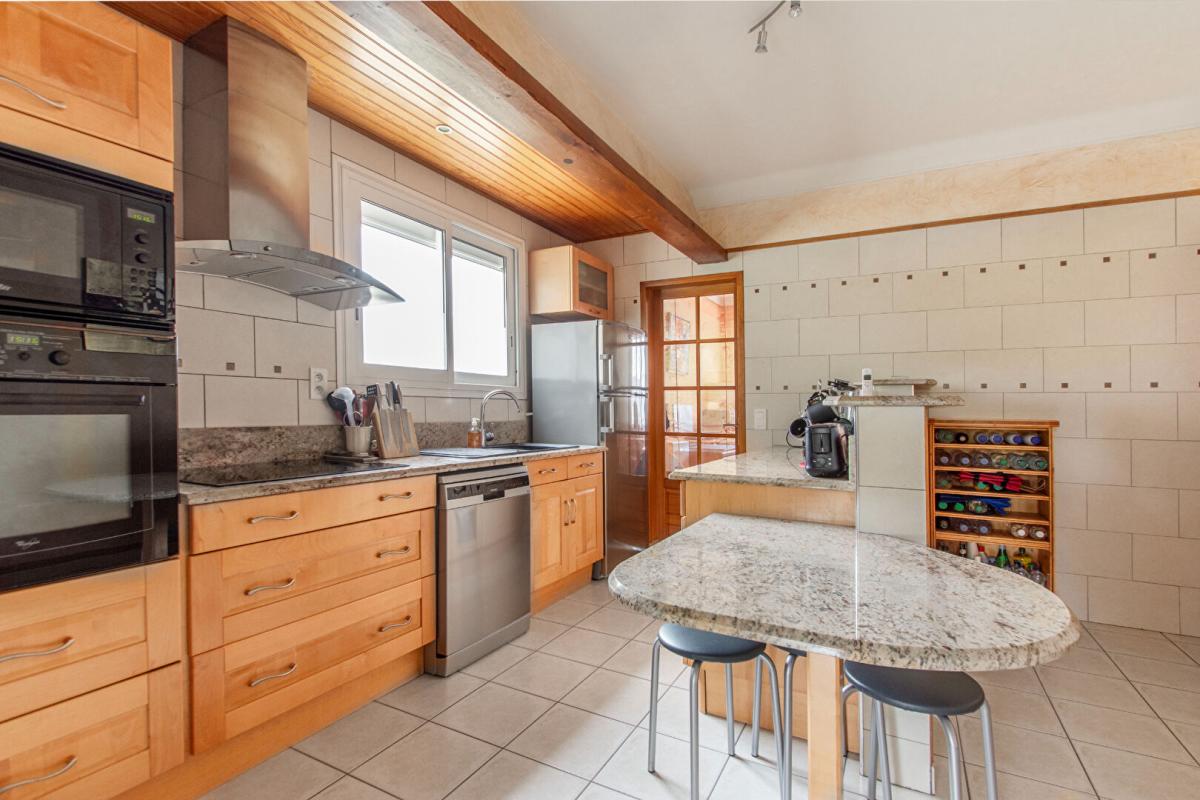 BRETIGNY-SUR-ORGE Maison Bretigny Sur Orge 11 pièce(s) 232 m2 9