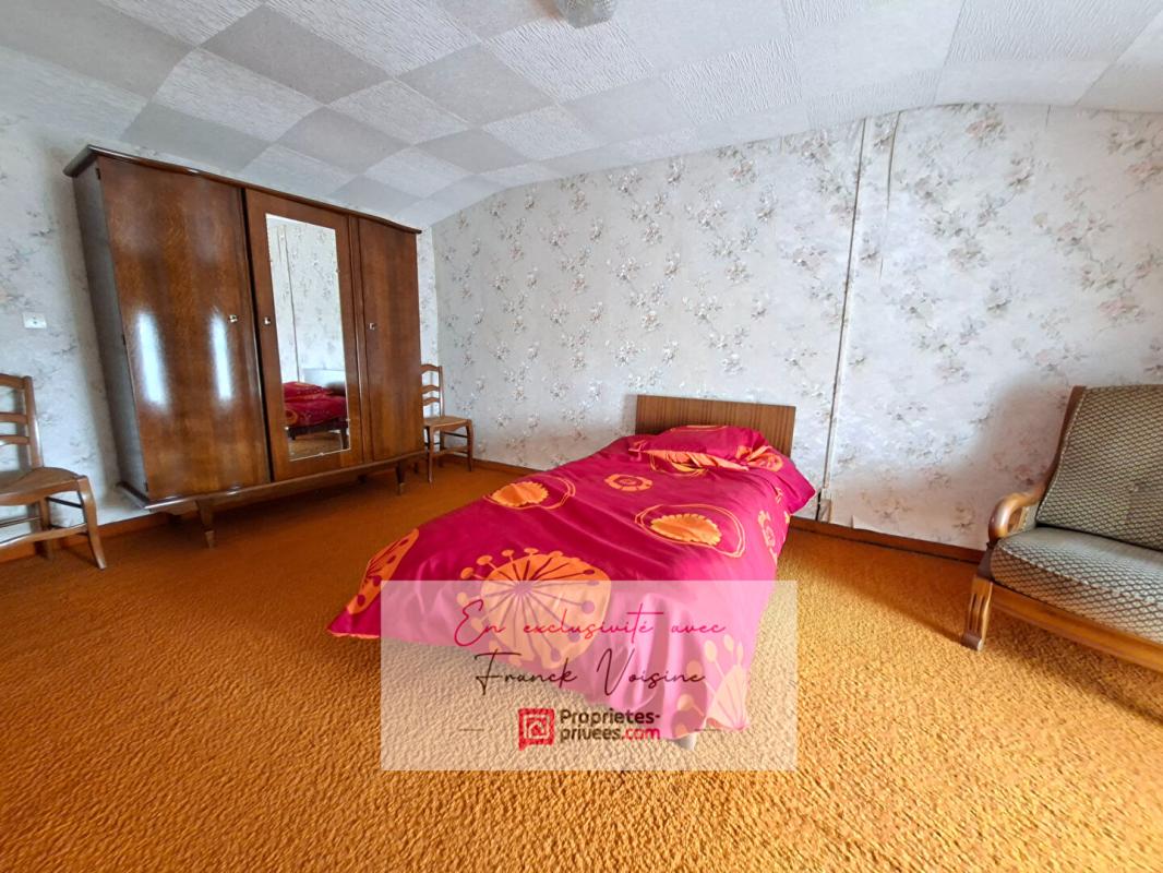 SAINT-MICHEL-MONT-MERCURE A VENDRE en Exclusivité à Saint Michel Mont Mercure, maison de 117 m2 avec 4 chambres et plusieurs dépendances sur une parcelle de 800 m2 env 5