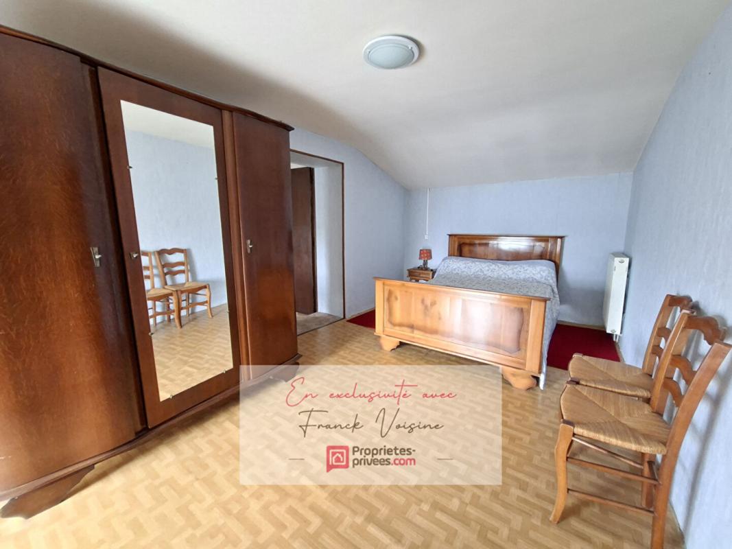 SAINT-MICHEL-MONT-MERCURE A VENDRE en Exclusivité à Saint Michel Mont Mercure, maison de 117 m2 avec 4 chambres et plusieurs dépendances sur une parcelle de 800 m2 env 7
