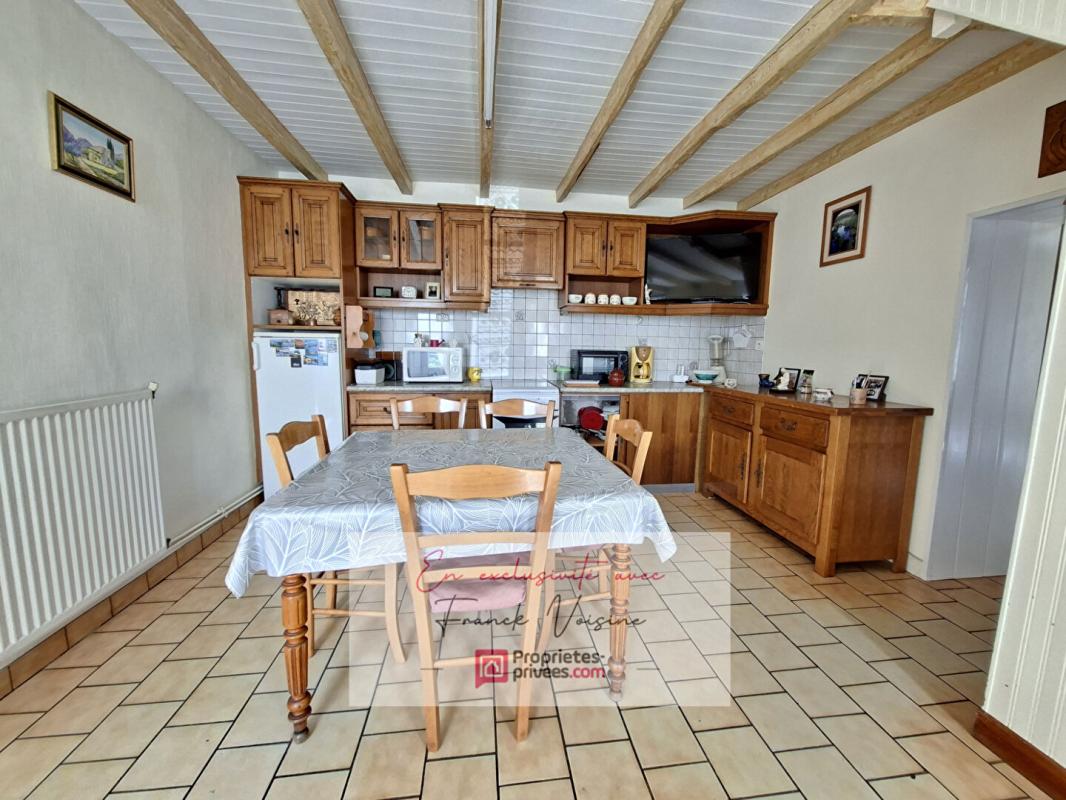 SAINT-MICHEL-MONT-MERCURE A VENDRE en Exclusivité à Saint Michel Mont Mercure, maison de 117 m2 avec 4 chambres et plusieurs dépendances sur une parcelle de 800 m2 env 9