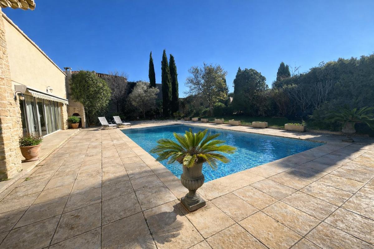 SAINT-VICTORET St Victoret - Propriété de 429 m² avec dépendances, piscine, pool house 1