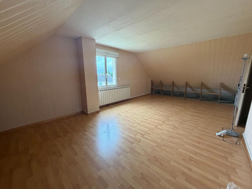 NEVERS Beau pavillon sur sous sol avec piscine proche de l'hôpital 12