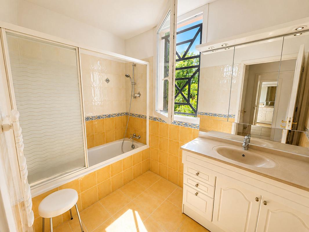 FREJUS Appartement 4 pièces en dernier étage avec terrasse 6