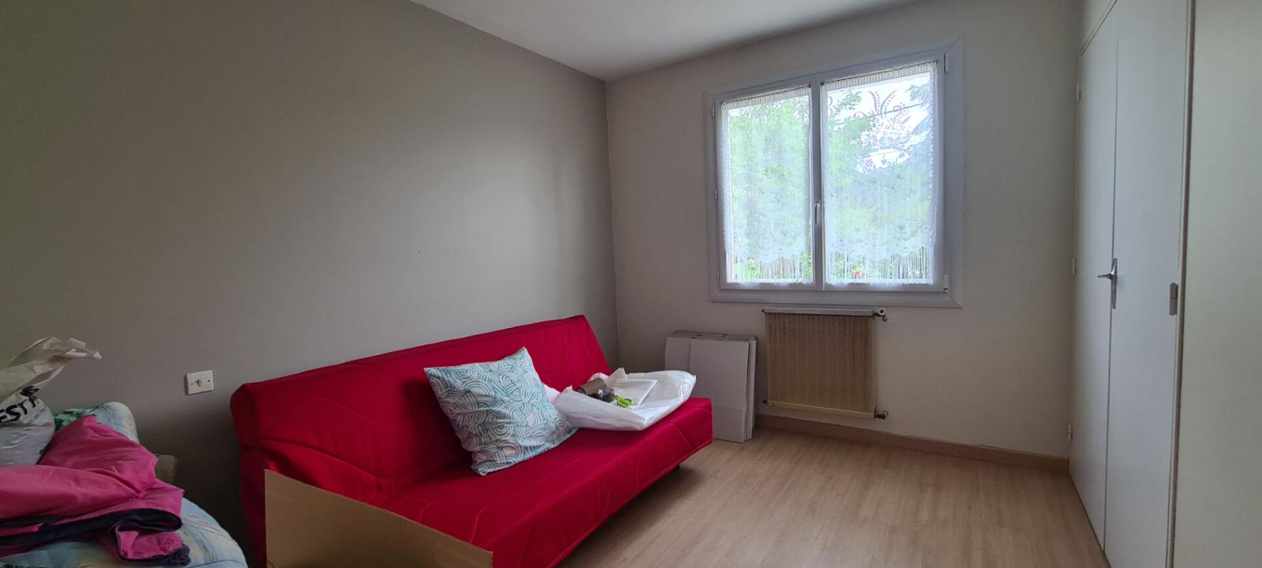 GORGES Maison Gorges 4 P . 3 Chs . 84.7 M² . Garage . T 545 M² . Terrasse 11