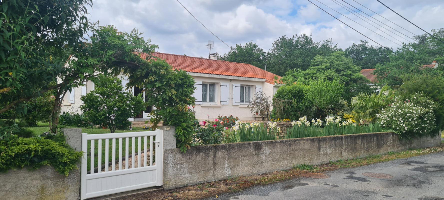 GORGES Maison Gorges 4 P . 3 Chs . 84.7 M² . Garage . T 545 M² . Terrasse 15