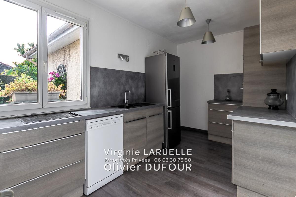 BARENTIN Barentin Maison plain-pied 3 chambres véranda abri de jardin et garage 4