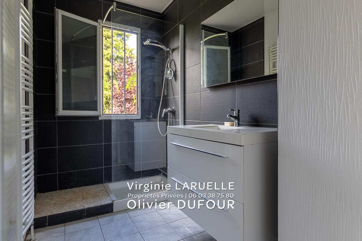 BARENTIN Barentin Maison plain-pied 3 chambres véranda abri de jardin et garage 8