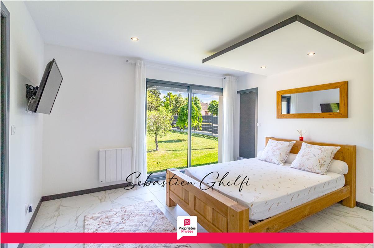 CONTRES belle maison de plain-pied avec 3 chambres-cellier-grand garage-beau terrain 12