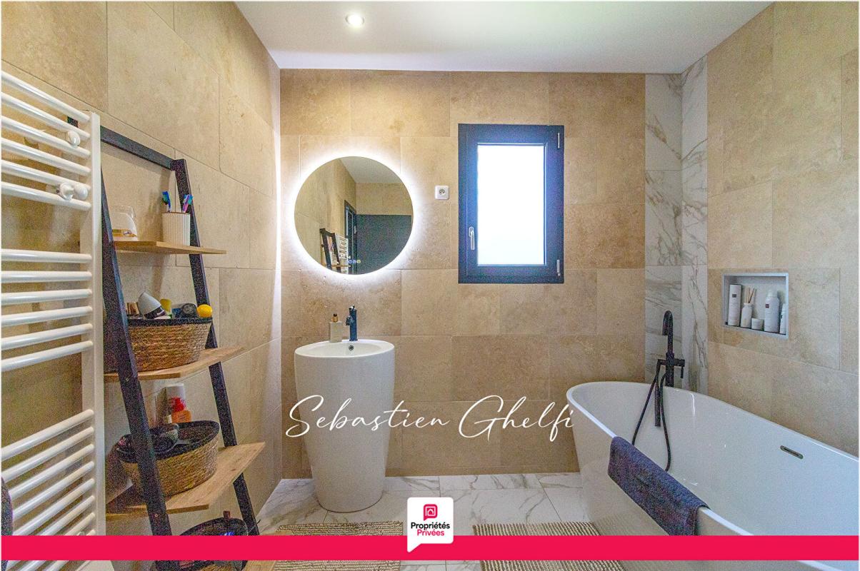 CONTRES belle maison de plain-pied avec 3 chambres-cellier-grand garage-beau terrain 14