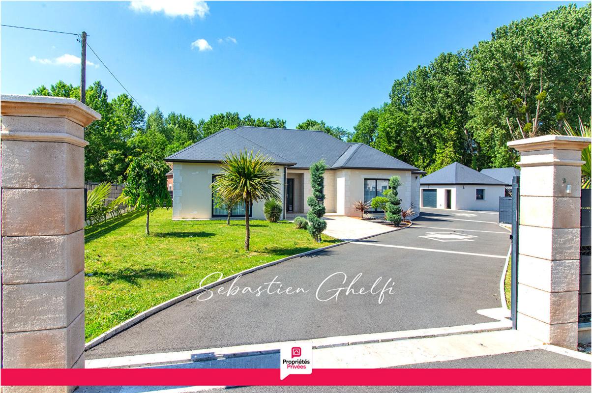 CONTRES belle maison de plain-pied avec 3 chambres-cellier-grand garage-beau terrain 18