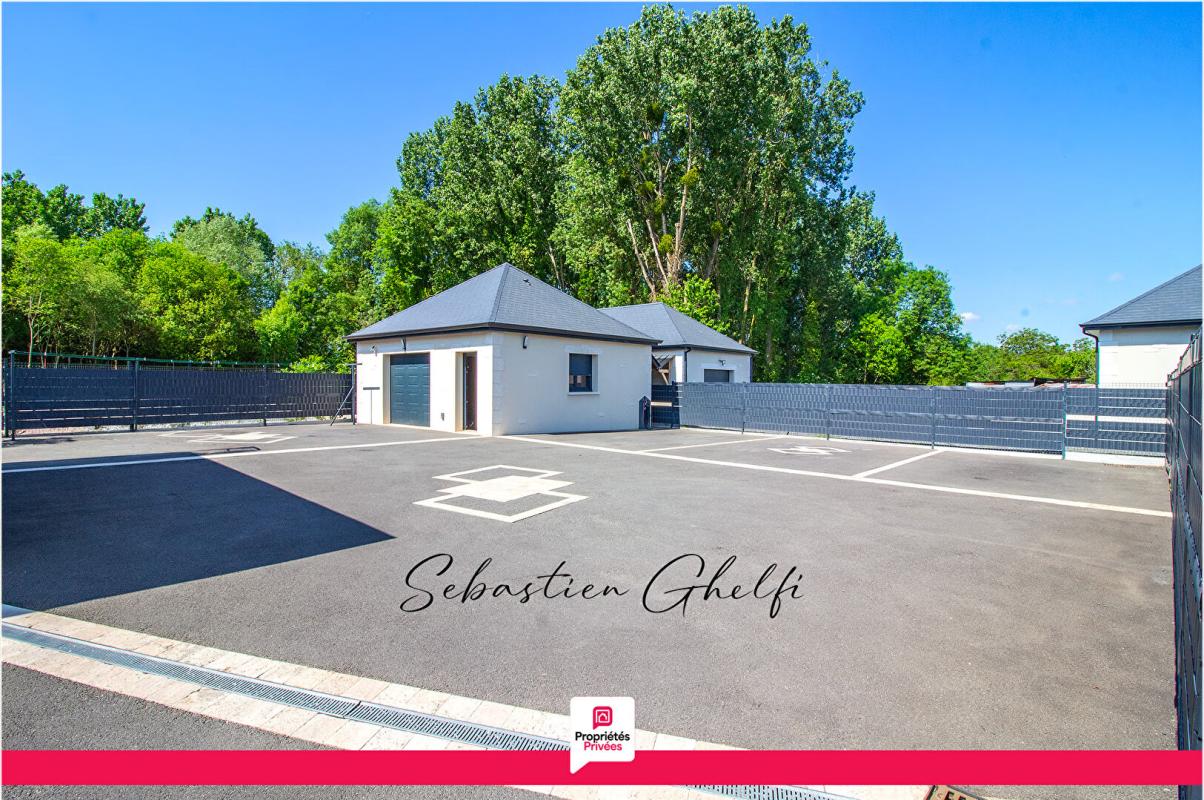 CONTRES belle maison de plain-pied avec 3 chambres-cellier-grand garage-beau terrain 4