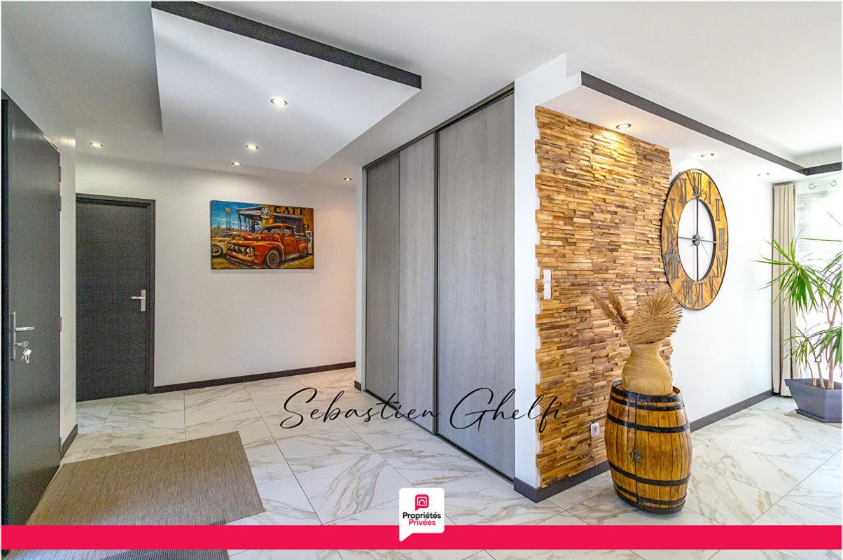 CONTRES belle maison de plain-pied avec 3 chambres-cellier-grand garage-beau terrain 5