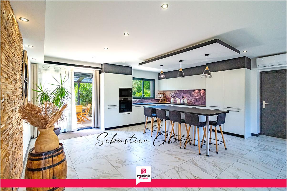 CONTRES belle maison de plain-pied avec 3 chambres-cellier-grand garage-beau terrain 7