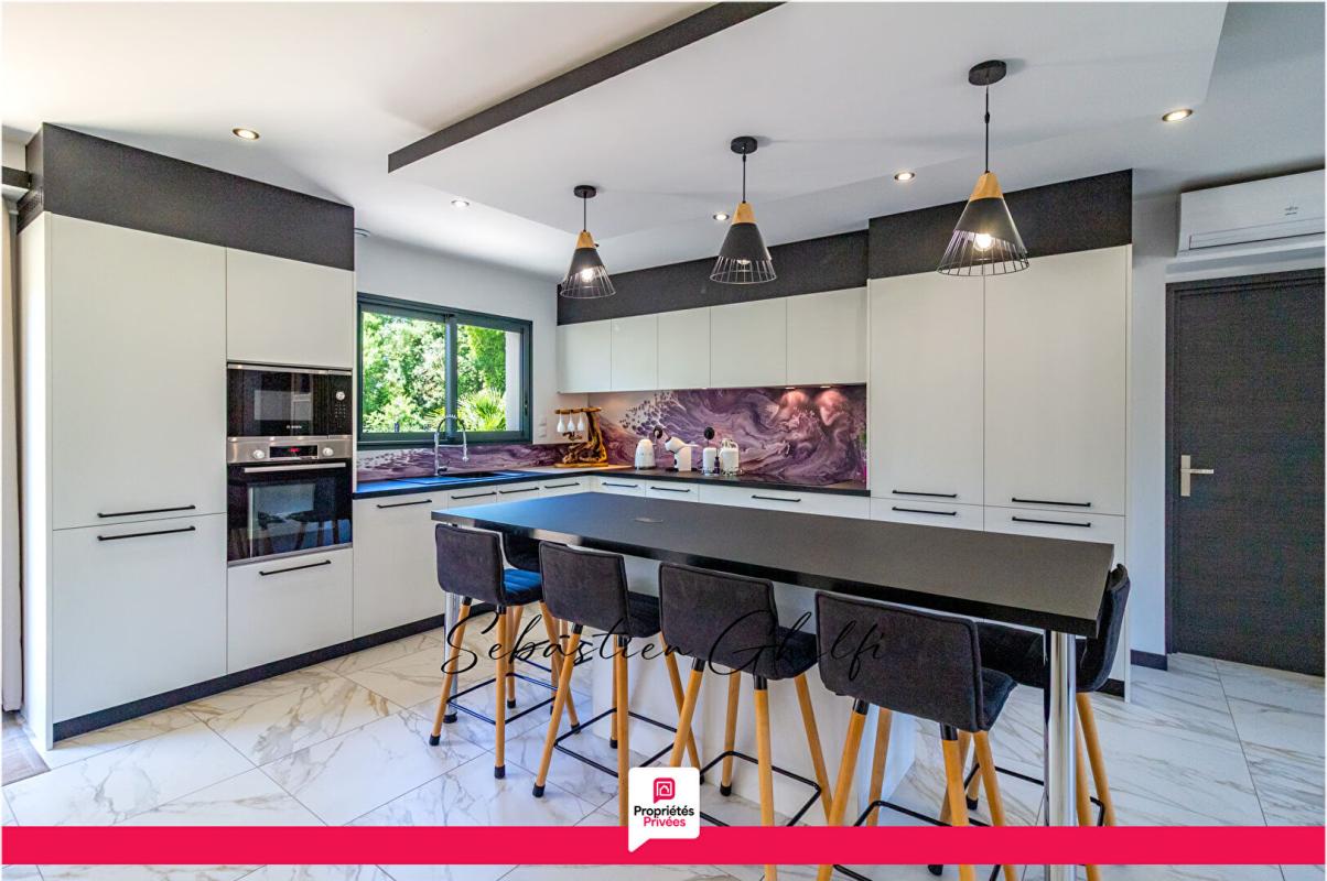 CONTRES belle maison de plain-pied avec 3 chambres-cellier-grand garage-beau terrain 8
