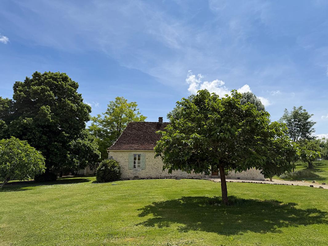 BEAUMONT-DU-PERIGORD Un domaine d'exception en Dordogne avec trois maisons de caractère et deux granges 15
