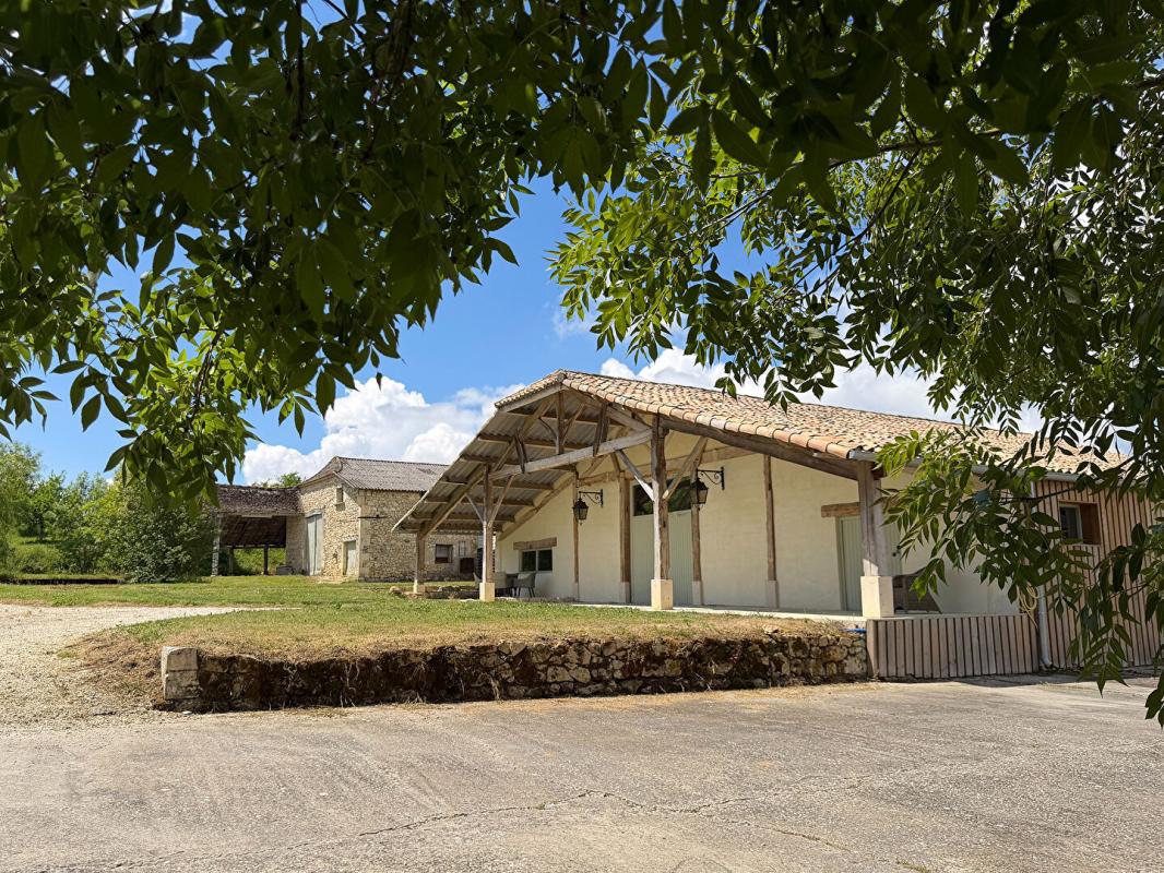 BEAUMONT-DU-PERIGORD Un domaine d'exception en Dordogne avec trois maisons de caractère et deux granges 18