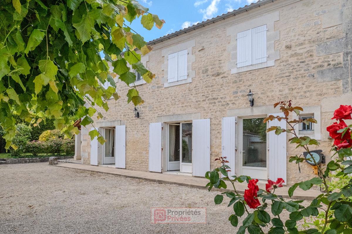 HIERSAC Maison charentaise 180 m2 1