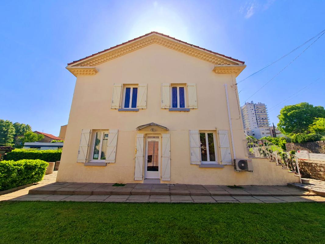 ALES EXCLUSIVITE - Maison de ville proche commerces et écoles - 750 M² de terrain 1