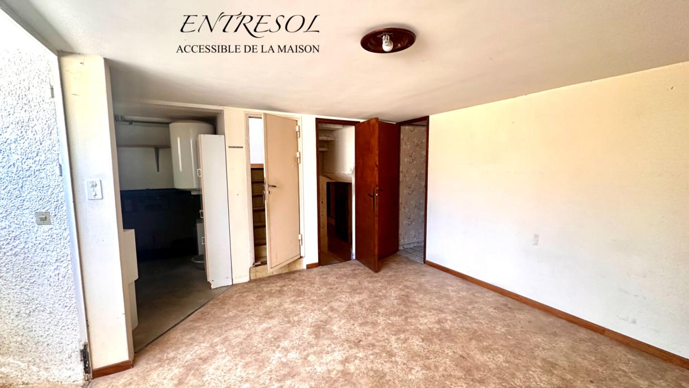SIX-FOURS-LES-PLAGES EMPLACEMENT PRIVILEGIE - SIX FOURS PROCHE LA COUDOULIERE - MAISON 3 PIECES - TERRAIN 300 M² - GARAGE - SOUS SOL 13