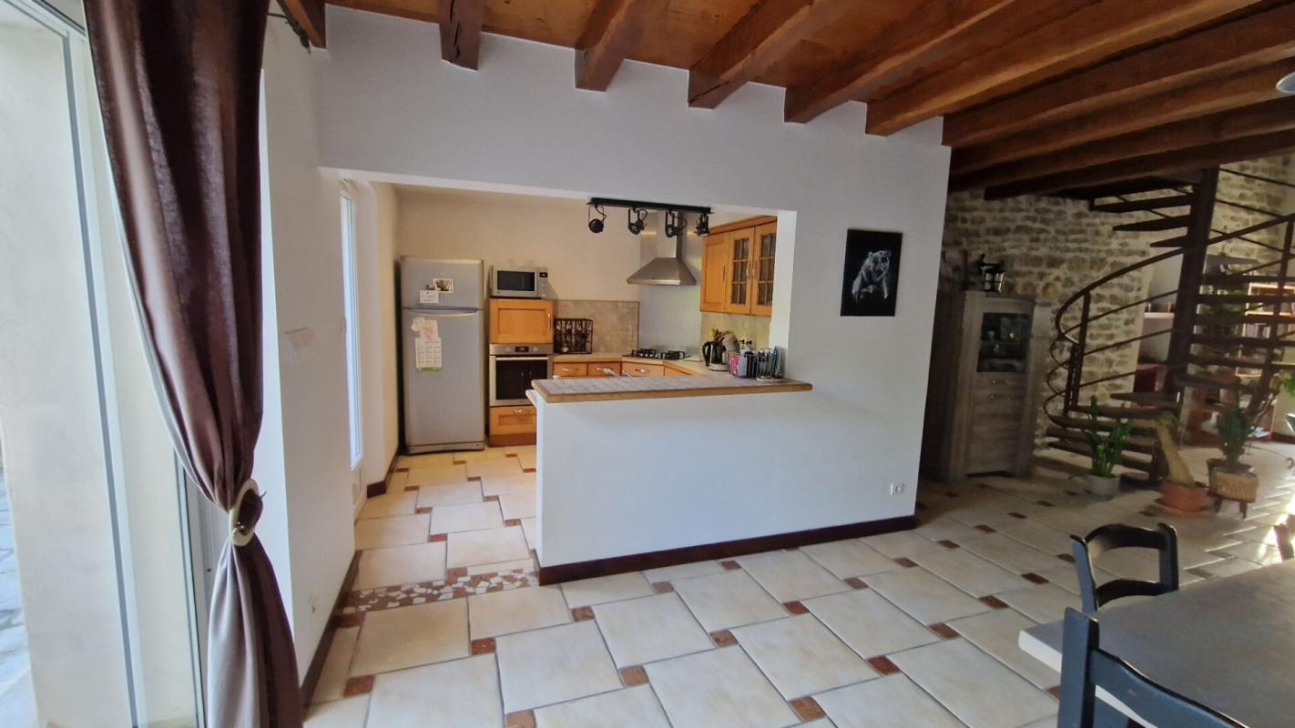 CHAVANNES-SUR-SURAN Maison  rénovée de caractères en pierres 10