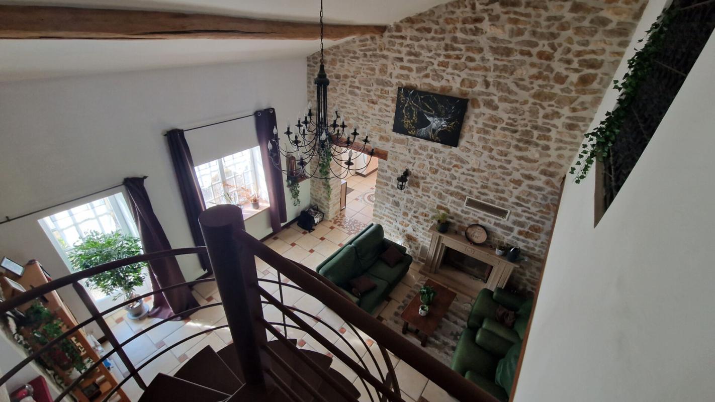 CHAVANNES-SUR-SURAN Maison  rénovée de caractères en pierres 14